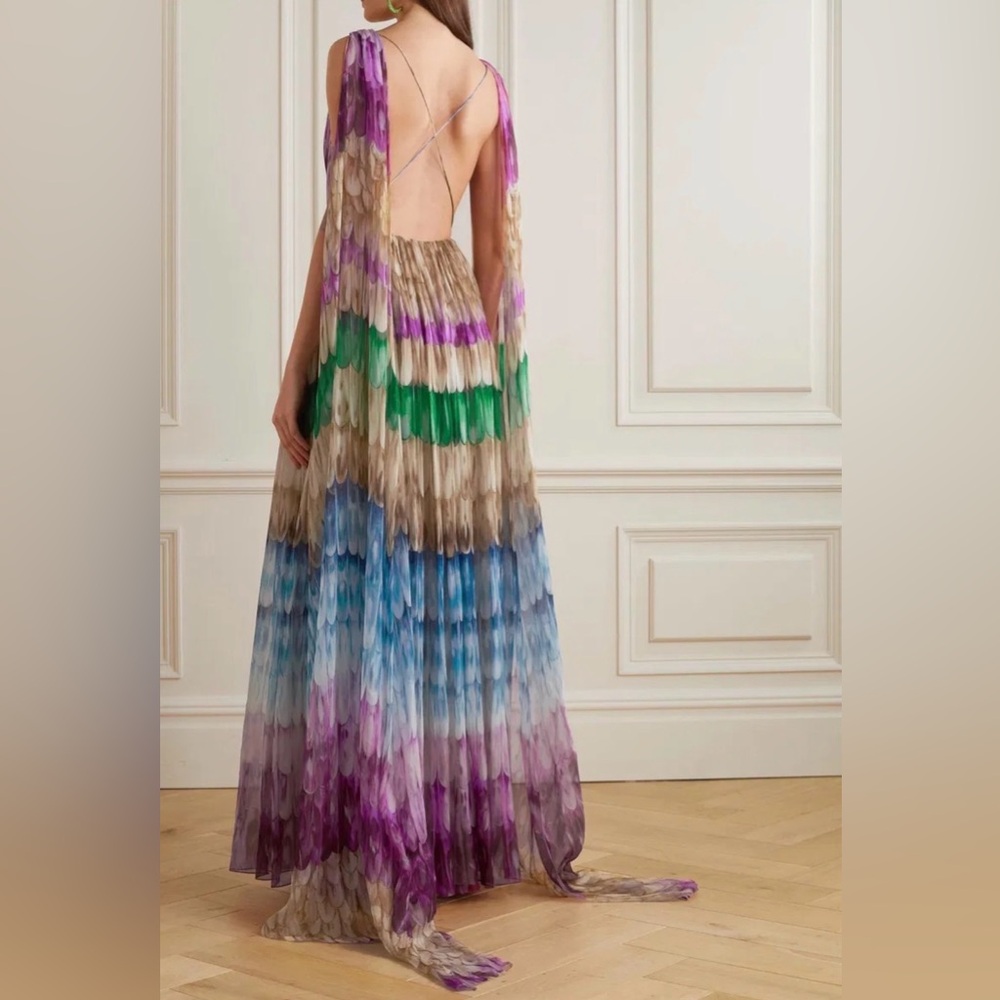 Valentino Plunge Gown - Picture 2 of 7